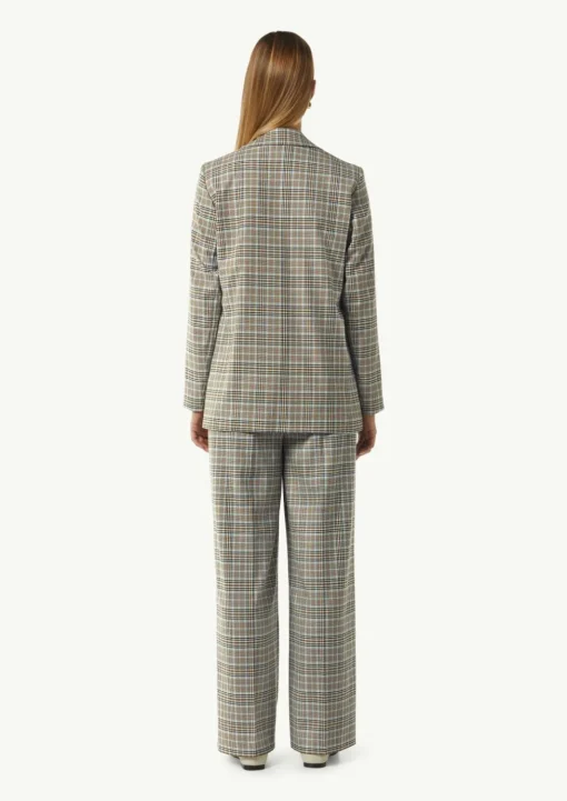 Antaillierter Karo-Blazer