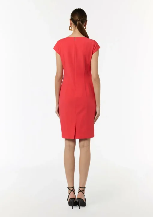 Antailliertes Kleid aus Viskosestretch