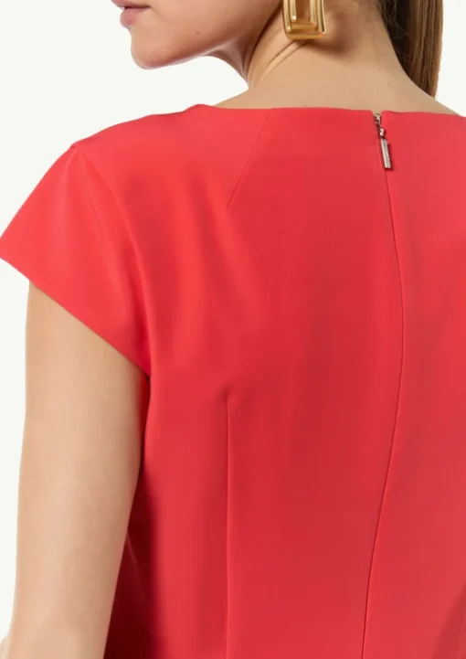 Antailliertes Kleid aus Viskosestretch
