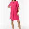Ausgestelltes T-Shirt-Kleid mit Stickerei