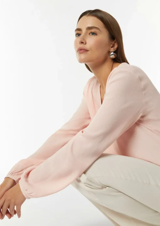 Bluse in Crêpe-Optik mit gerafftem Saum