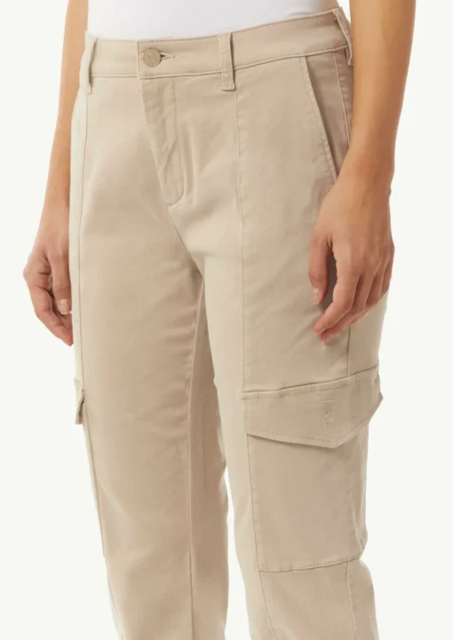 Cargohose mit schmal zulaufendem Bein