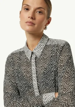Chiffon-Bluse mit Hemdkragen und Manschetten