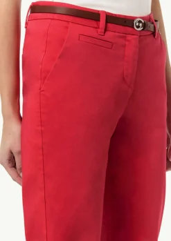 Chino mit integriertem Gürtel
