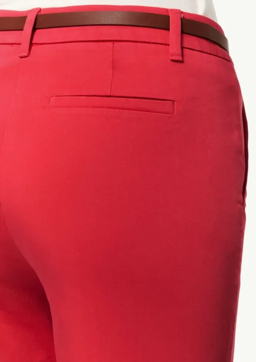 Chino mit integriertem Gürtel