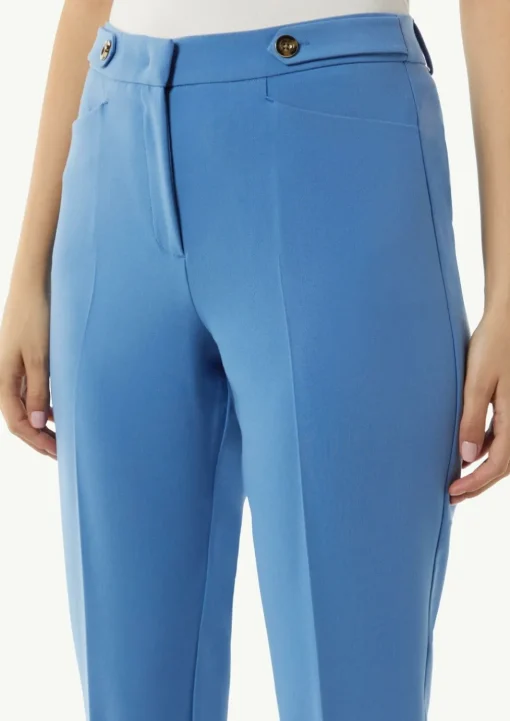 Elegante Hose mit Riegel und Knopf