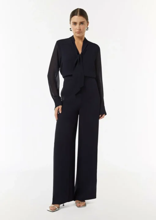 Eleganter Jumpsuit im Fabricmix