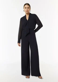 Eleganter Jumpsuit im Fabricmix