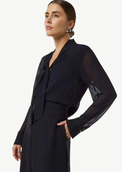 Eleganter Jumpsuit im Fabricmix