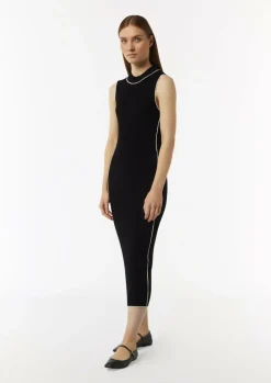 Figurbetontes Rippstrickkleid mit Kontrastdetails