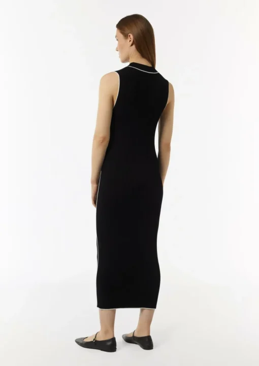 Figurbetontes Rippstrickkleid mit Kontrastdetails