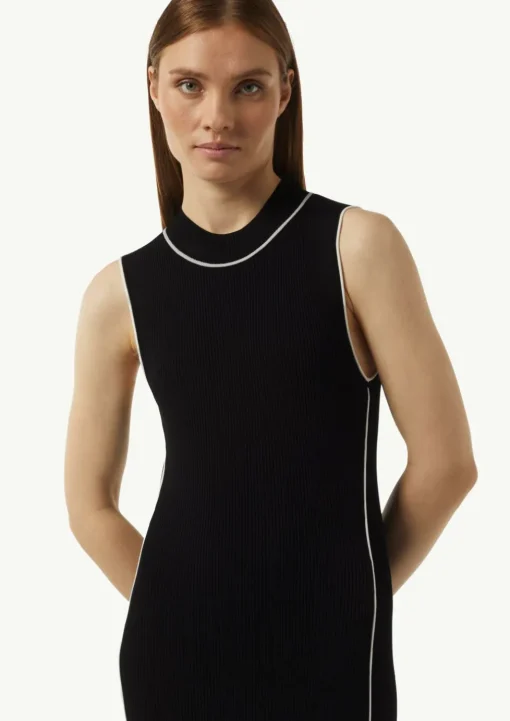 Figurbetontes Rippstrickkleid mit Kontrastdetails