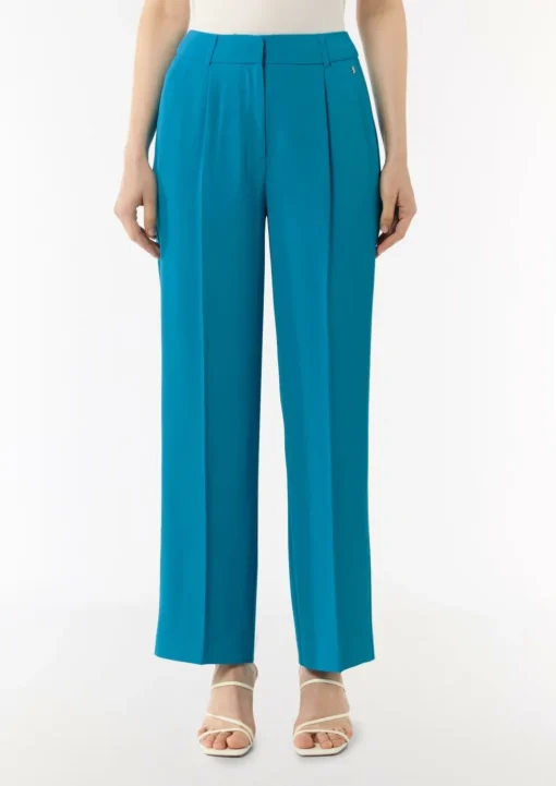 Fließende Wide-Leg-Hose mit Bügelfalten
