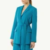Fließender Longblazer mit Bindegürtel