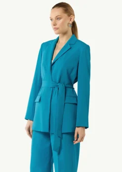 Fließender Longblazer mit Bindegürtel