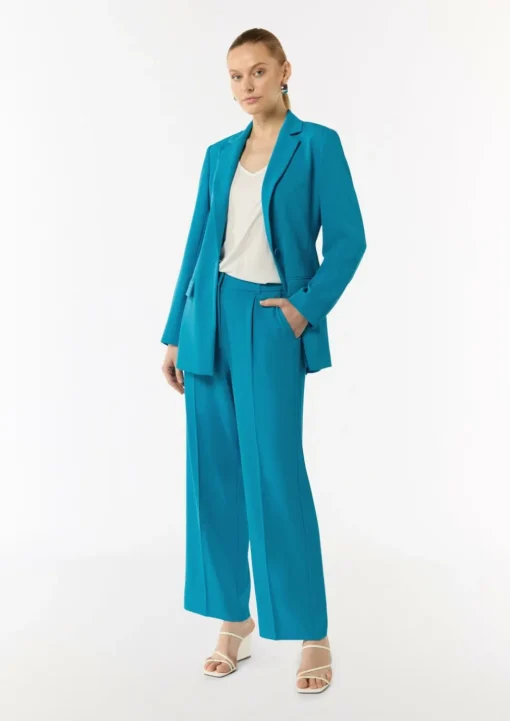 Fließender Longblazer mit Bindegürtel