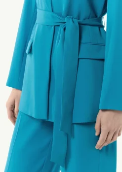 Fließender Longblazer mit Bindegürtel