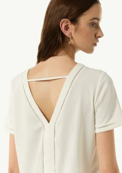 Fließendes T-Shirt mit Rücken-Detail