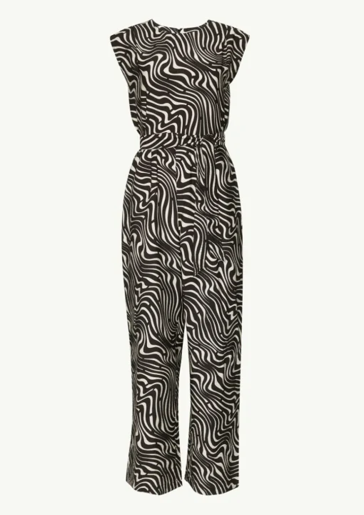Gemusterter Overall mit Bindegürtel und Faltendetails