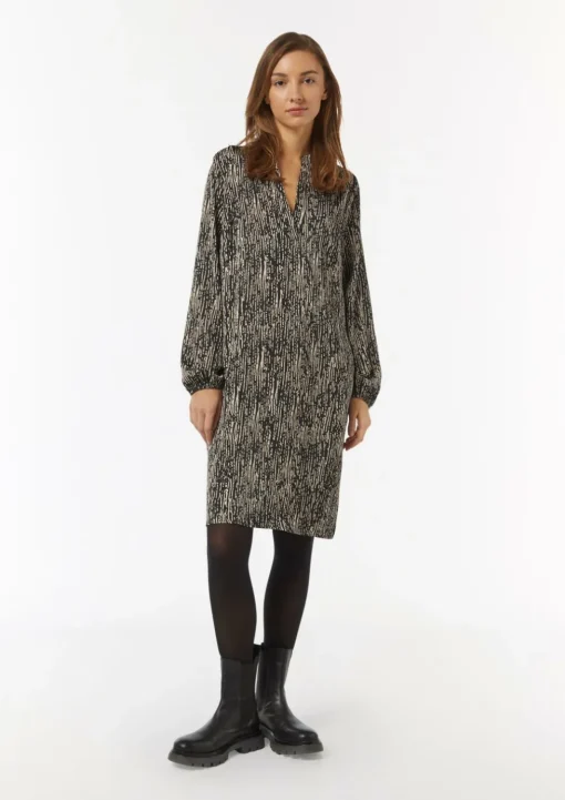 Gemustertes Kleid mit Tunika-Ausschnitt