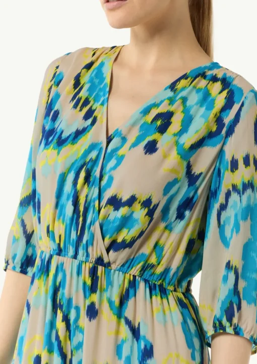 Gemustertes Maxikleid mit V-Ausschnitt in Wickeloptik