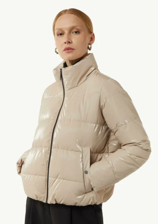 Glänzende Jacke mit Steppung