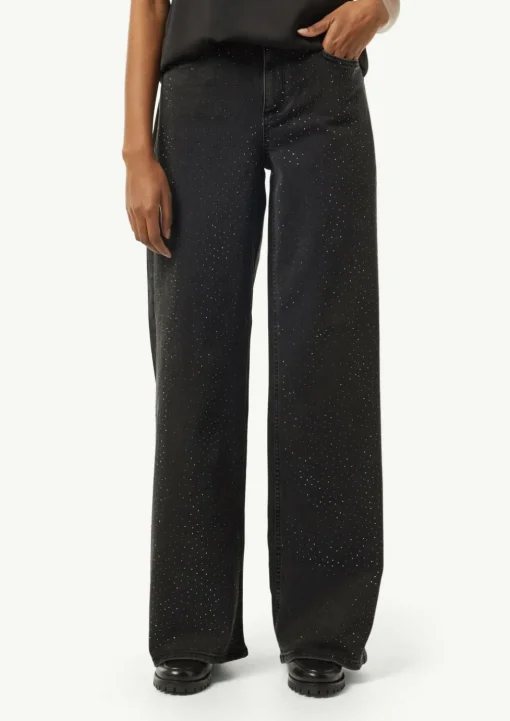 Jeans mit Schmuckstein-Besatz auf der Front