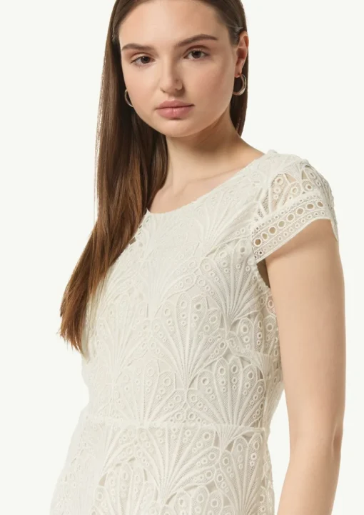 Kleid aus Spitze mit Rundhalsausschnitt