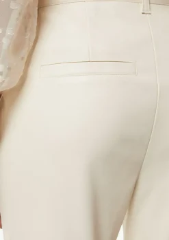 Kunstleder-Hose mit Teilungsnähten und Flared Leg