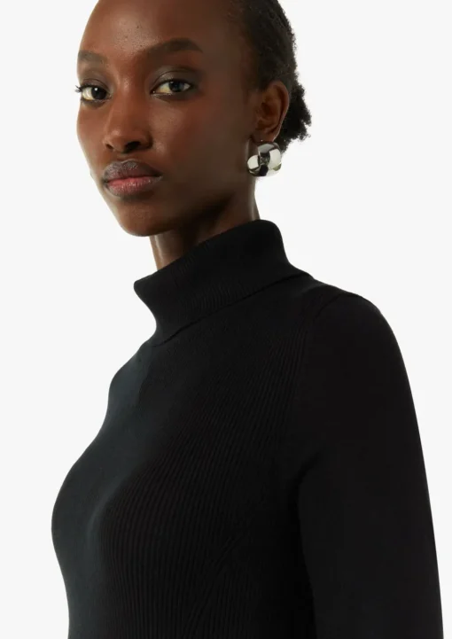 Kurzes Rippstrickkleid mit Turtleneck