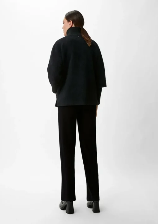 Kurzes Strick-Cape