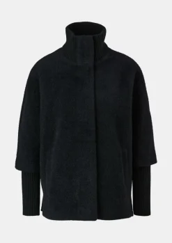 Kurzes Strick-Cape