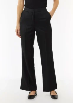 Leicht glänzende Hose mit Flared Leg und Schlitzdetails