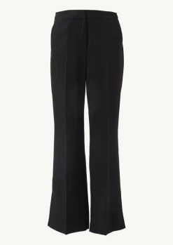 Leicht glänzende Hose mit Flared Leg und Schlitzdetails
