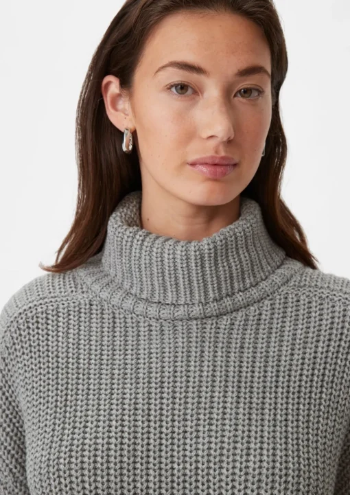 Lockerer Strickpullover mit Rollkragen