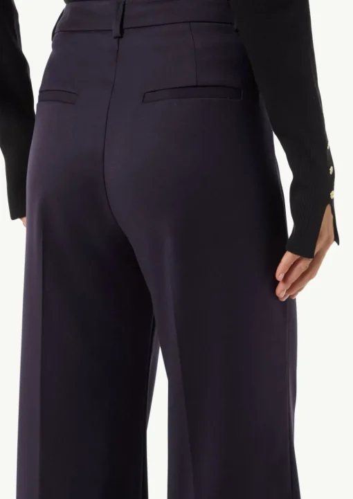 Marlenehose mit Bügelfalte
