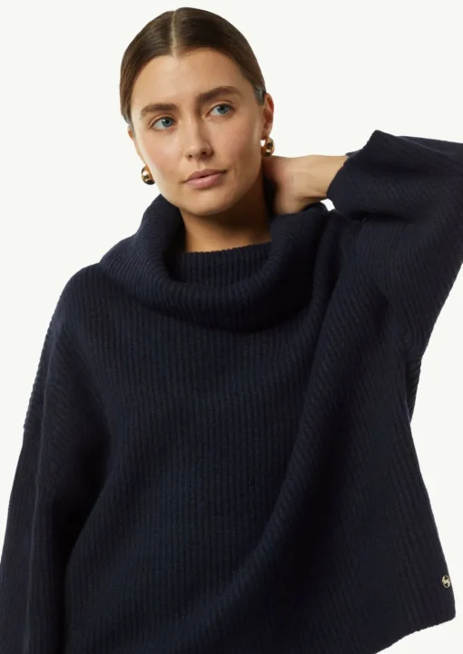 Poncho im Rippstrick