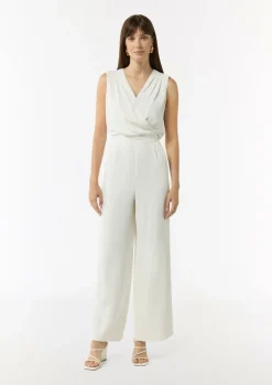 Ärmelloser Jumpsuit mit Faltendetail