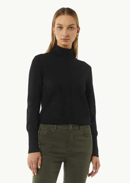 Rollkragenpullover mit Biesen und Rippdetails