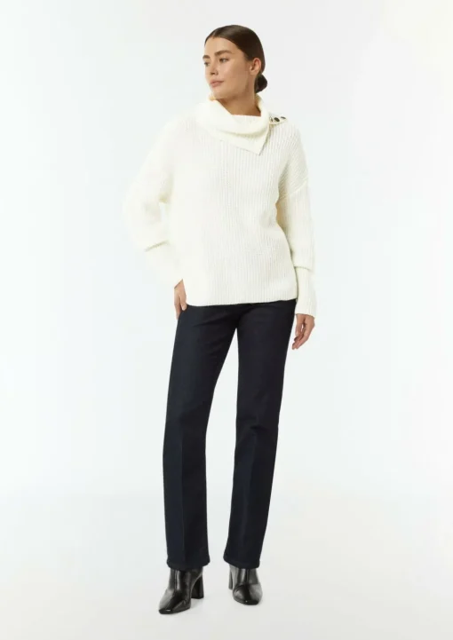 Rollkragenpullover mit Zierknöpfen