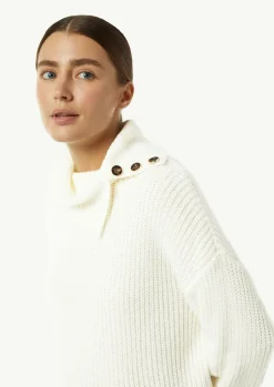 Rollkragenpullover mit Zierknöpfen