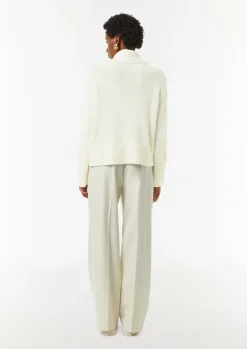 Rollkragenpullover mit Zopfdetail