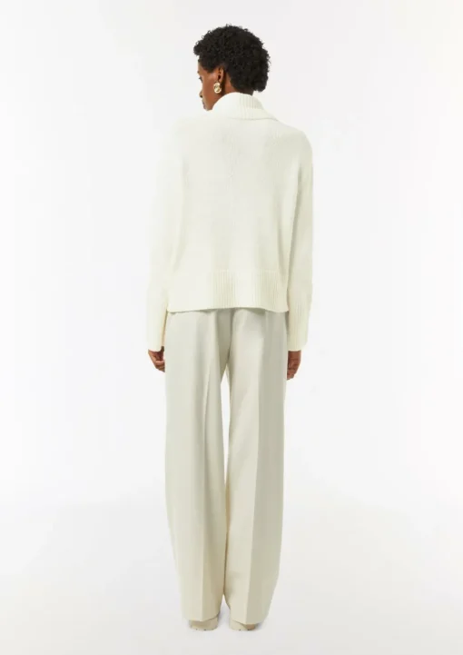 Rollkragenpullover mit Zopfdetail