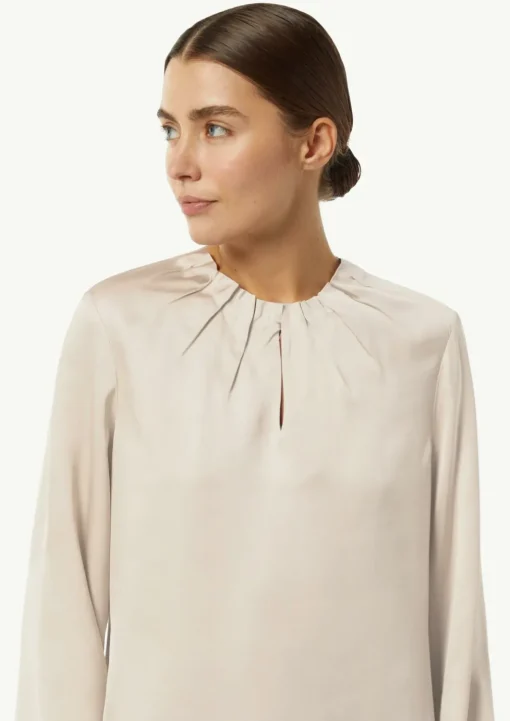 Satin-Bluse mit Falten-Detail am Ausschnitt
