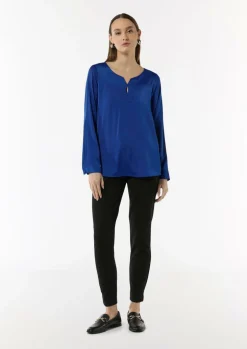 Satinbluse mit Tunika-Ausschnitt