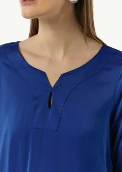 Satinbluse mit Tunika-Ausschnitt