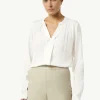 Satin-Bluse mit Zier-Detail am Ausschnitt