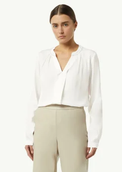 Satin-Bluse mit Zier-Detail am Ausschnitt