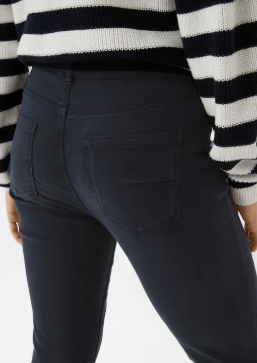 Satinhose mit Skinny Leg