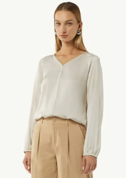 Satinierte Bluse mit V-Ausschnitt